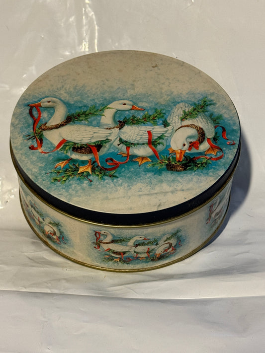 Holiday Three White Ducks Vintage