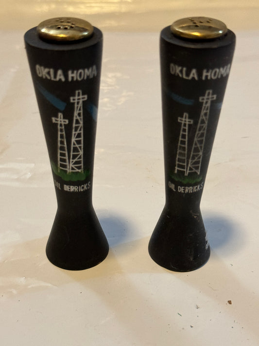 Salt N Pepper Shakers Oklahoma Oil Derricks 50's Vintage