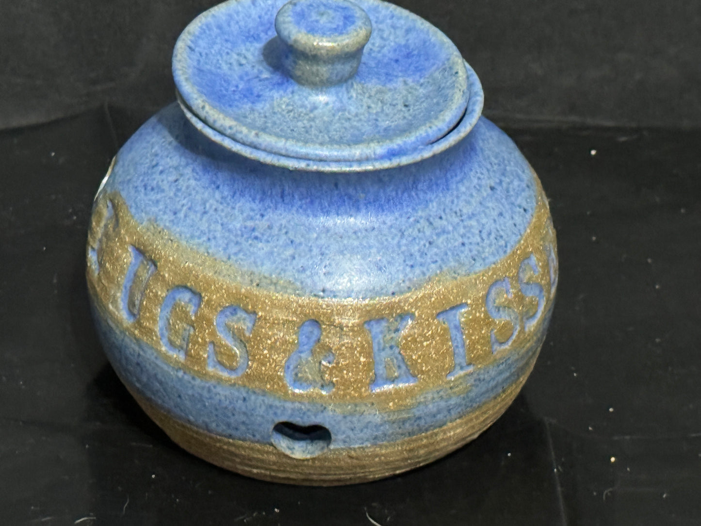 Hugs & Kisses Glazed Stoneware Small Crock w/lid Blue Tan Vintage