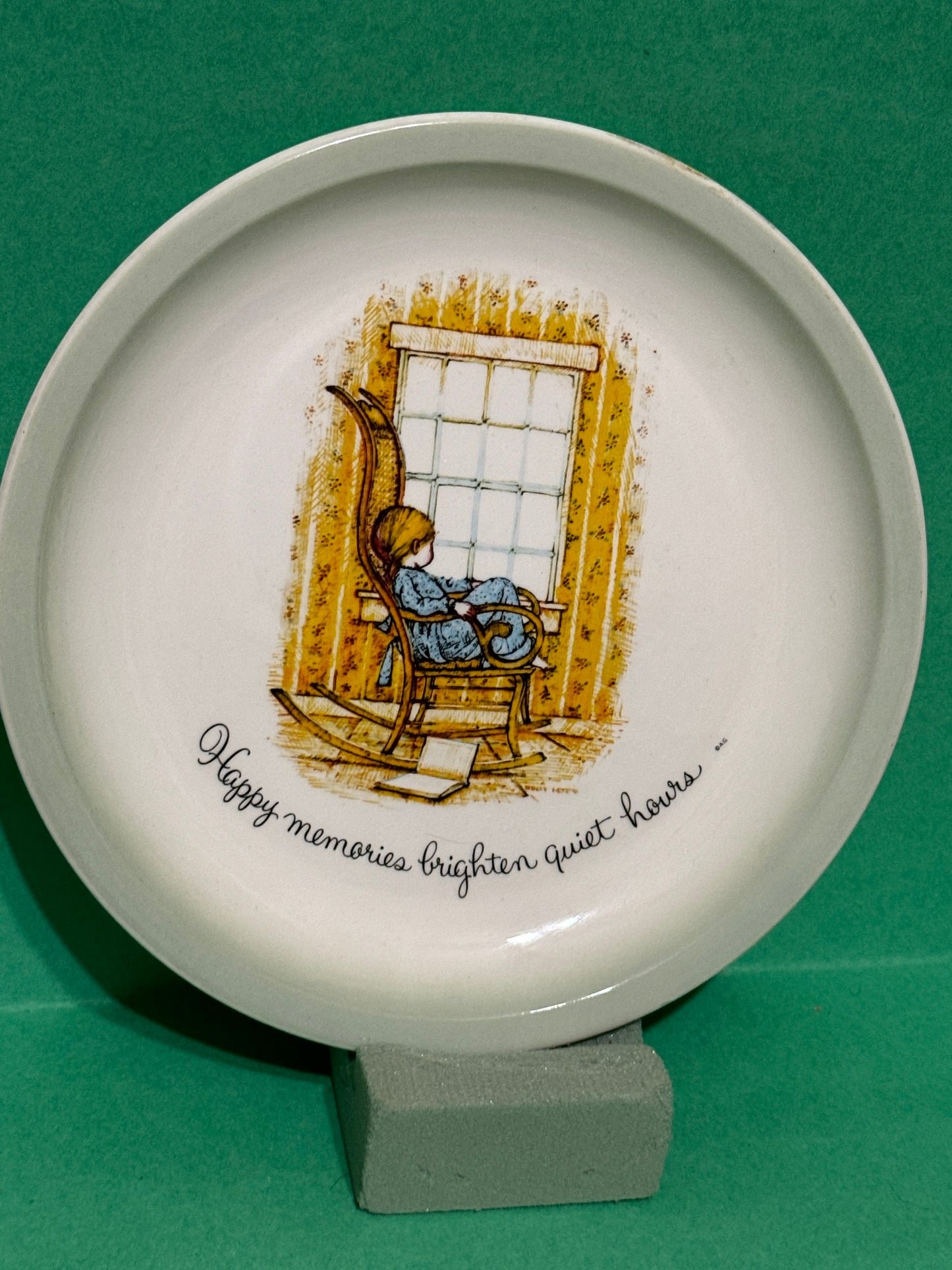 Holly Hobbie Collector's Plate “Happy Memories Brighten Quiet.." - 1972 Vintage