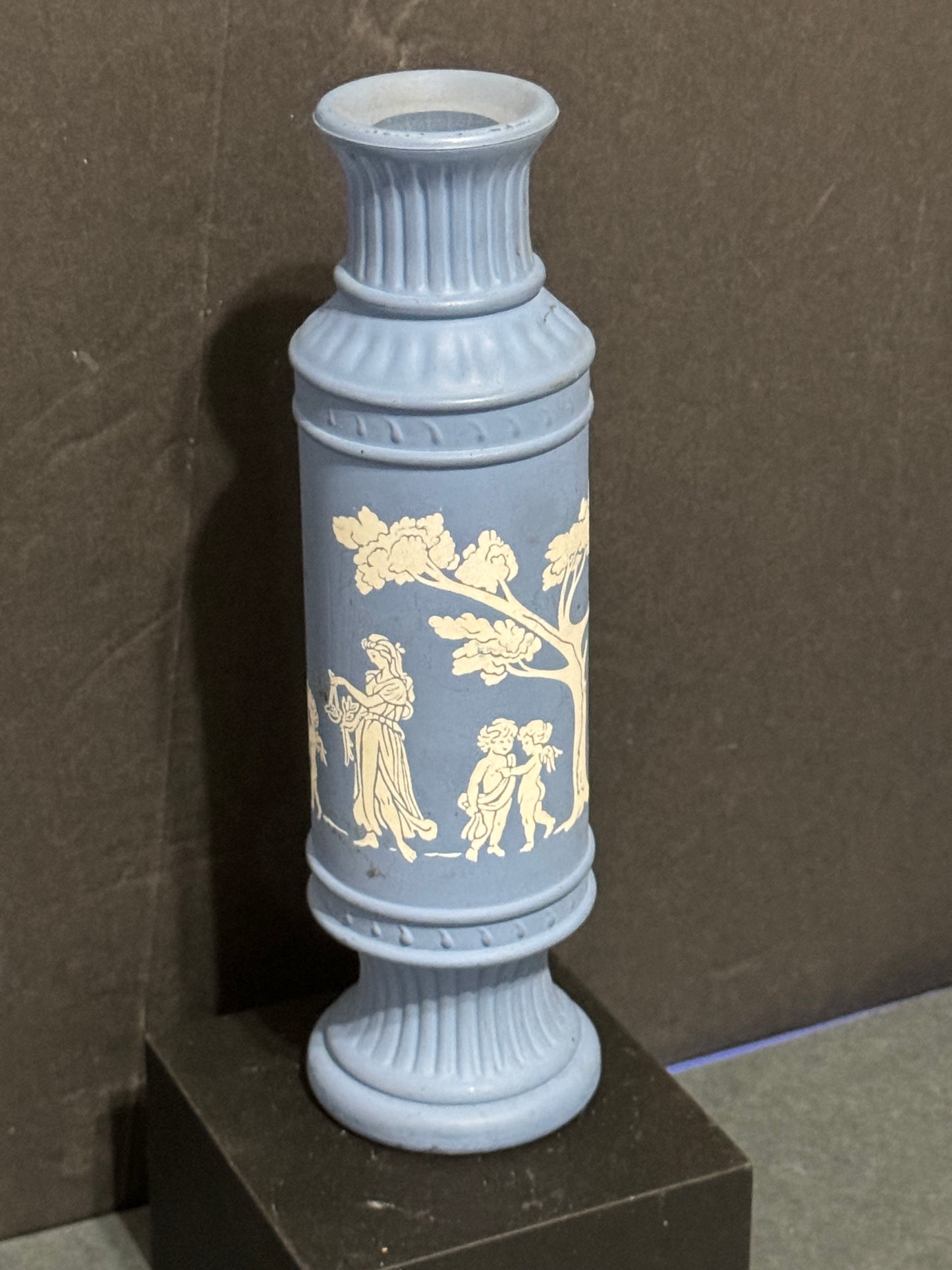 Avon Wedgewood Grecian Figures Blue Ceramic Vase 70s VINTAGE