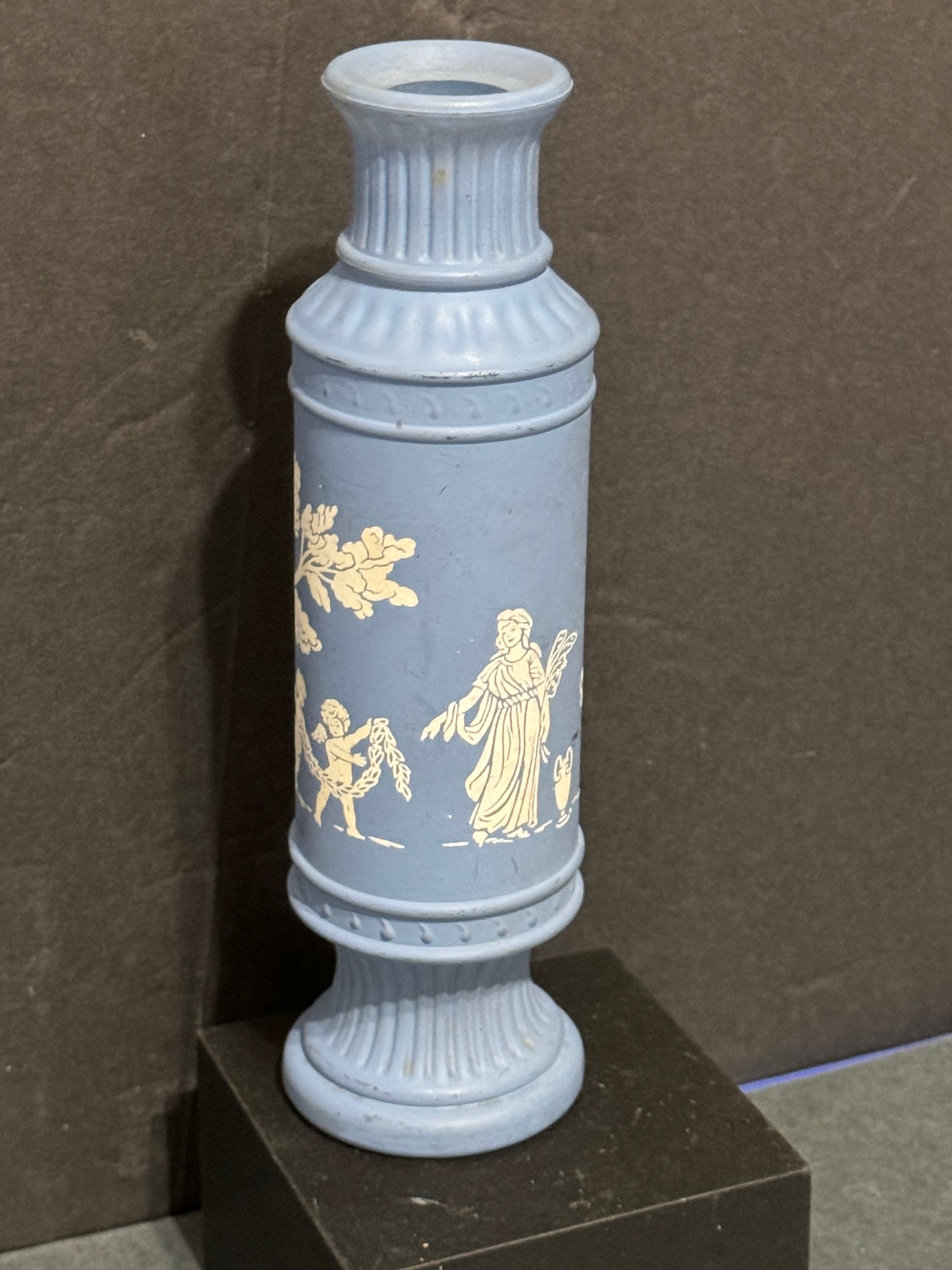 Avon Wedgewood Grecian Figures Blue Ceramic Vase 70s VINTAGE