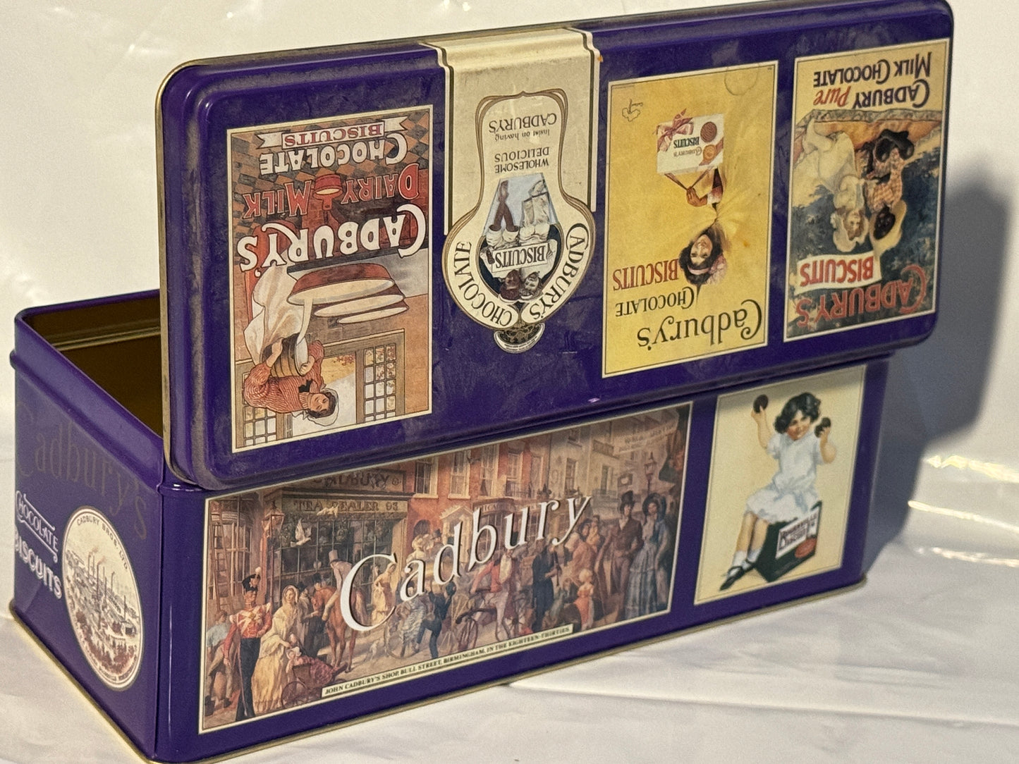 Cadbury's Chocolate Biscuits Empty Collector Tin w Hinged Lid Vintage