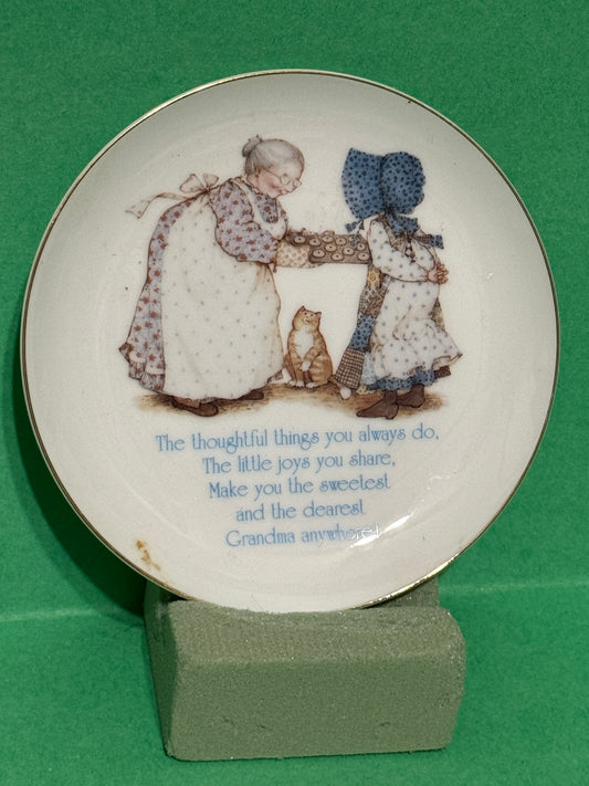 Holly Hobbie "The thoughtful things..." Grandma Plate - Vintage 1981