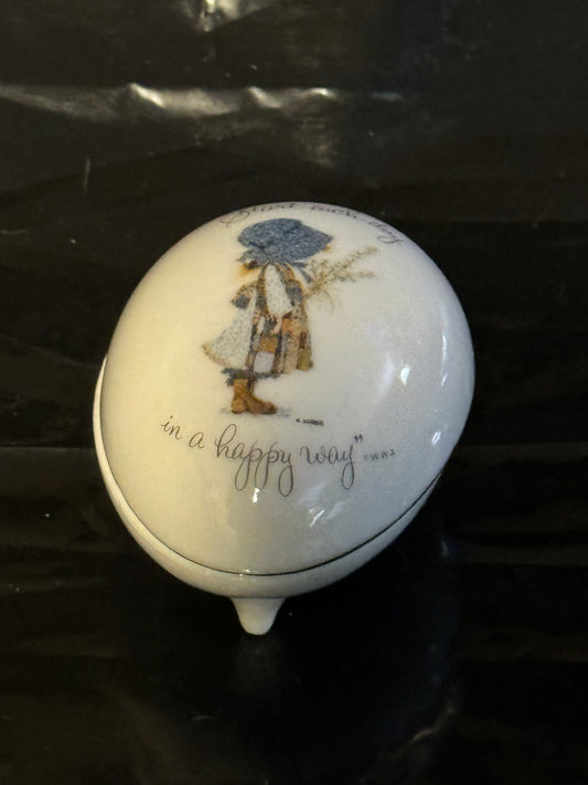 Egg-Shaped Porcelain Trinket Box Start Each Day in a Happy Way '73 VINTAGE