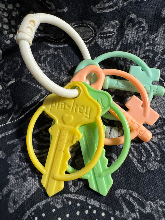 Baby Toy 4 Teething Keys Hard Plastic Colorful Pla-Key Health Happiness Vintage