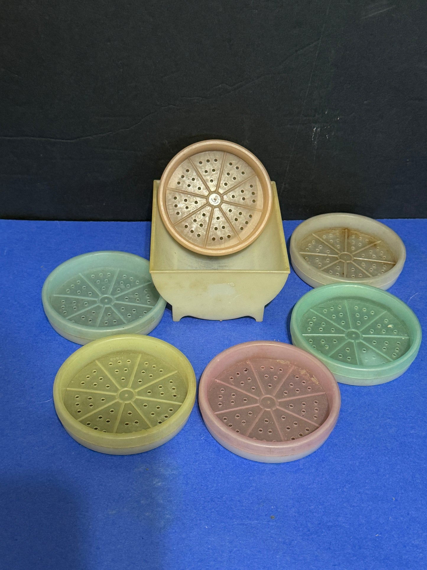 Tupperware Pastel Wagon Wheel Coaster Set 567-13 - VINTAGE