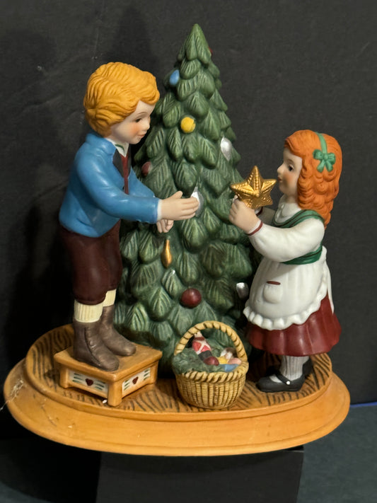 Avon Keeping Christmas Tradition Porcelain Figurine Decorate Tree 1982 - Vintage