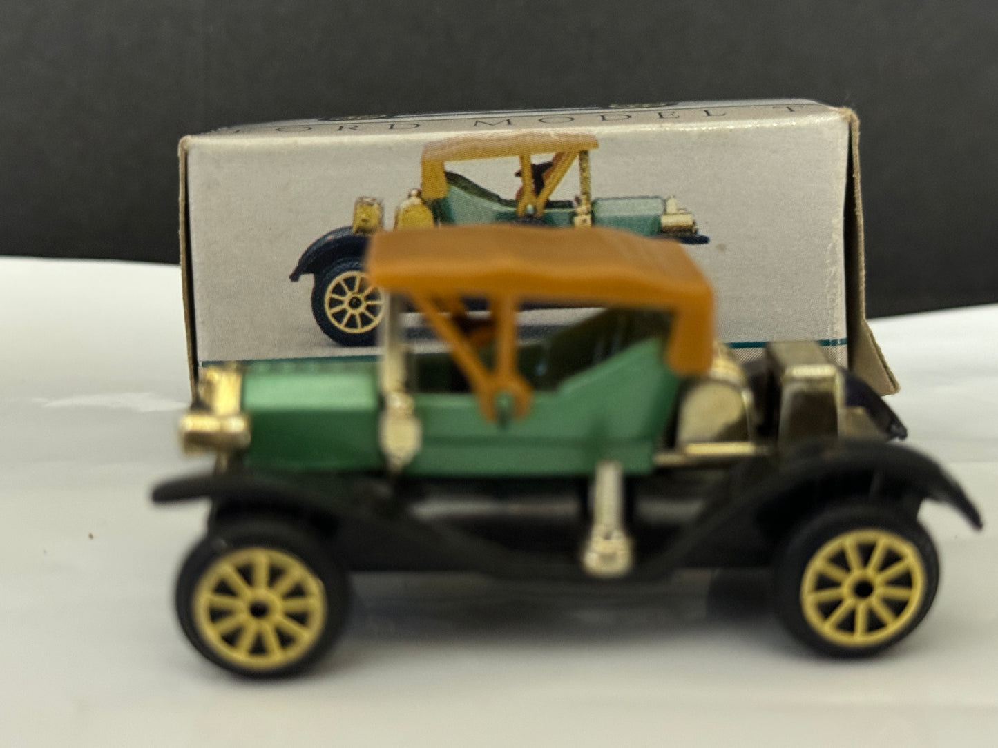 Ford Model T 1910 Green/Tan #304 Readers Digest New