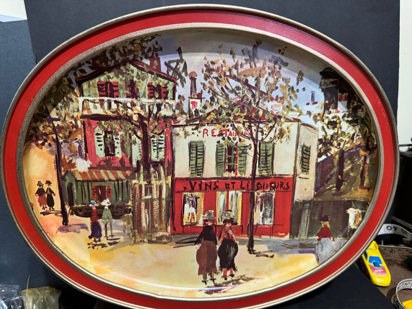 PETIT CAFE by Maurice Utrillo Sunshine Biscuits Oval Tin - Vintage NEW