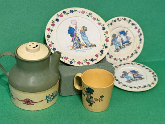 Holly Hobbie Child's Tea Set pieces - 70s VINTAGE