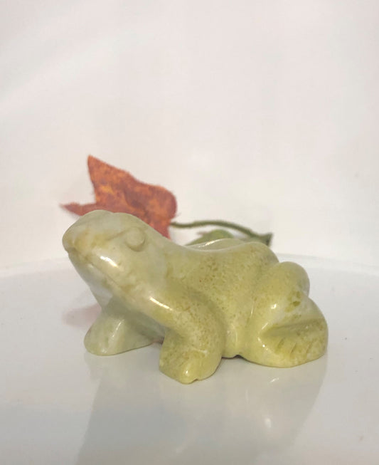 Hand Carved Agate Frog Stone - Totem